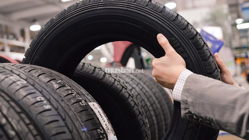 Các bước thay lốp ô tô tại nhà đơn giản và an toàn Kinh nghiệm khi thay lốp xe ô tô tại nhà