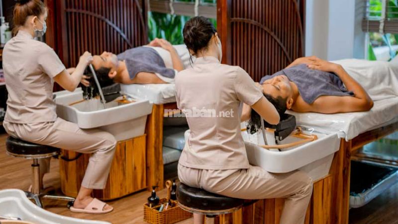 Tổng hợp 18 địa chỉ massage quận 10 chất lượng, giá rẻ Massage Minh Long nổi bật với đội ngũ kỹ thuật viên giàu kinh nghiệm và không gian ấm cúng, thư giãn.