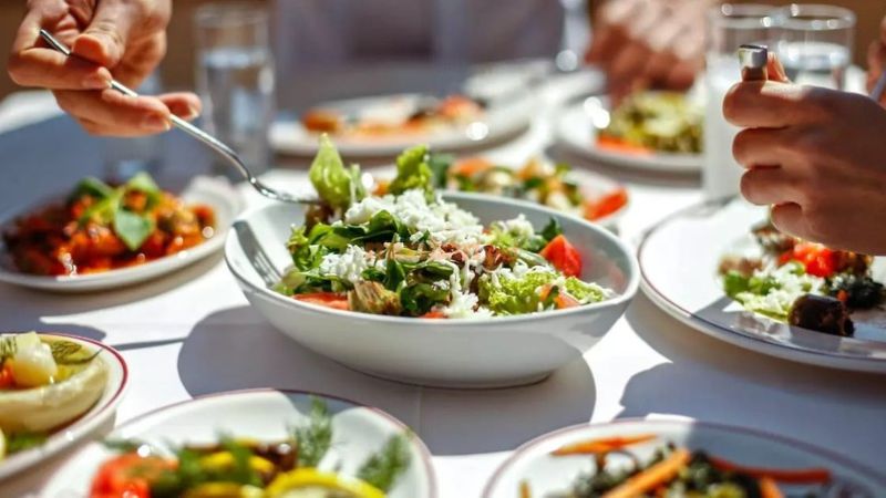 Ngành F&B là gì? Kiến thức cơ bản đến chuyên sâu bạn nên biết Vai trò của ngành F&B