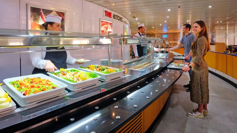 Ngành F&B là gì? Kiến thức cơ bản đến chuyên sâu bạn nên biết Mô hình “Self service”