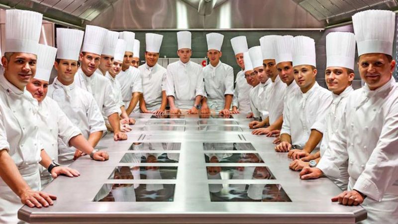 Ngành F&B là gì? Kiến thức cơ bản đến chuyên sâu bạn nên biết Kitchen (Bộ phận Bếp)