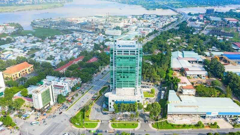 Tòa nhà Sonadezi, cao ốc văn phòng hiện đại tại trung tâm Biên Hòa Nhờ vị trí đắc địa của mình, Sonadezi tiếp cận được với đầy đủ các tiện ích ngoại khu xung quanh