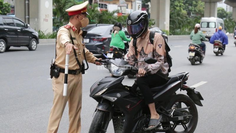 Xe không chính chủ phạt bao nhiêu theo quy định mới 2025? Mượn hoặc thuê xe của người khác để sử dụng hợp pháp không bị tính là vi phạm