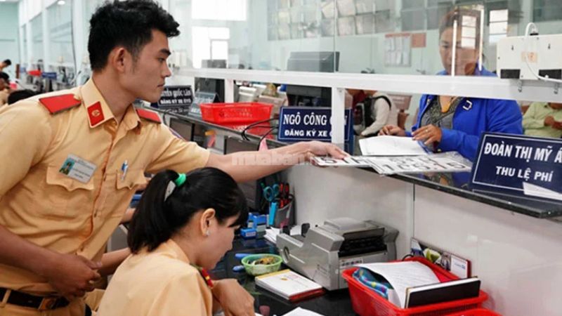 Xe không chính chủ phạt bao nhiêu theo quy định mới 2025? Thủ tục thu hồi xe cần thực hiện tại cơ quan chức năng
