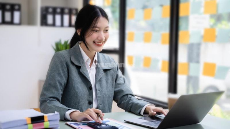 Chuyên viên là gì? Mức lương của chuyên viên hiện nay Chuyên viên là gì?