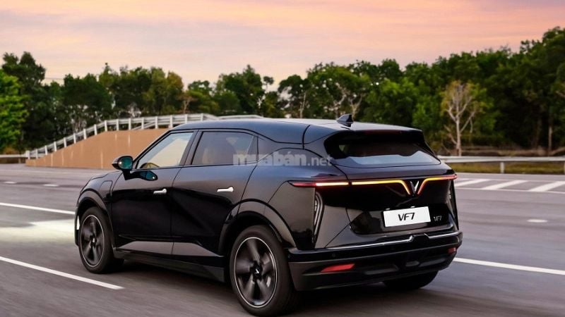 Giá xe VF7 VinFast cập nhật mới nhất trong năm 2025 VinFast VF 7 đen