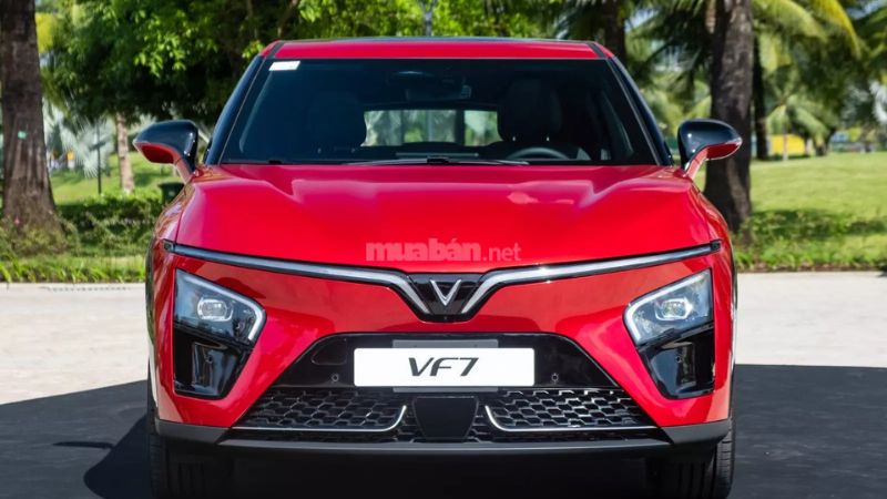 Giá xe VF7 VinFast cập nhật mới nhất trong năm 2025 2 thanh mạ crom tạo hình chữ L ngược