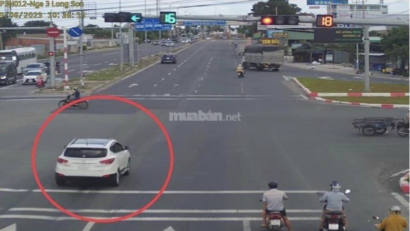 Lỗi vượt đèn đỏ ô tô phạt bao nhiêu năm 2025 theo Nghị định 168? Cách nộp phạt nguội ô tô vượt đèn đỏ năm 2025