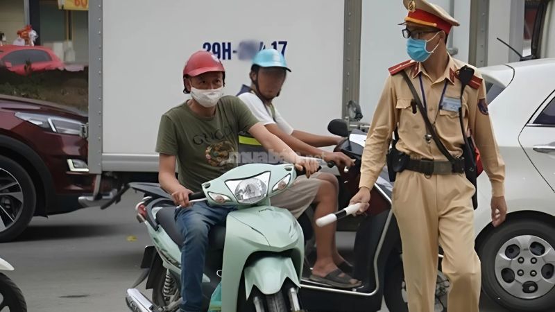Lỗi không gương xe máy: Quy định và mức phạt mới nhất 2025 Phạt lỗi không gương xe máy từ 400.000 - 600.000 đồng