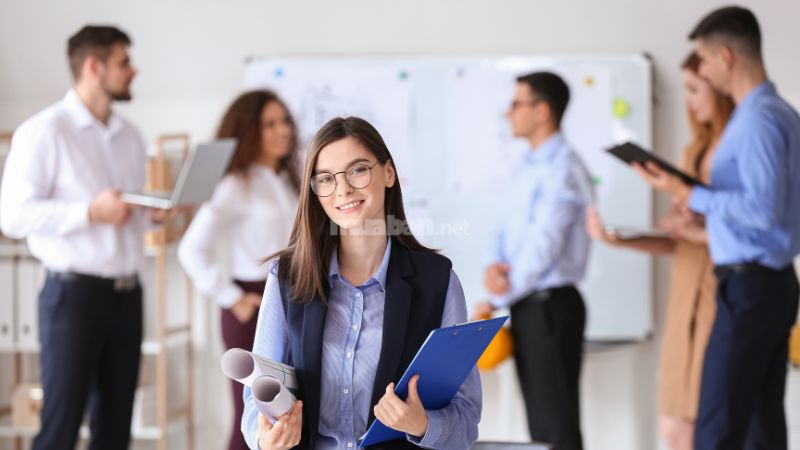 Entry level là gì? Những điều cần biết về vị trí Entry Level Đây là bước đệm đà quan trọng cho sinh viên, người mới ít kinh nghiệm