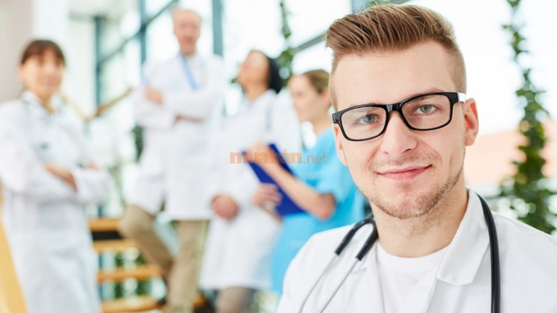 Entry level là gì? Những điều cần biết về vị trí Entry Level Một số ngành đặc thù yêu cầu ứng viên phải có bằng cấp