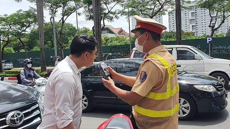 Lỗi nồng độ cồn ô tô phạt bao nhiêu?