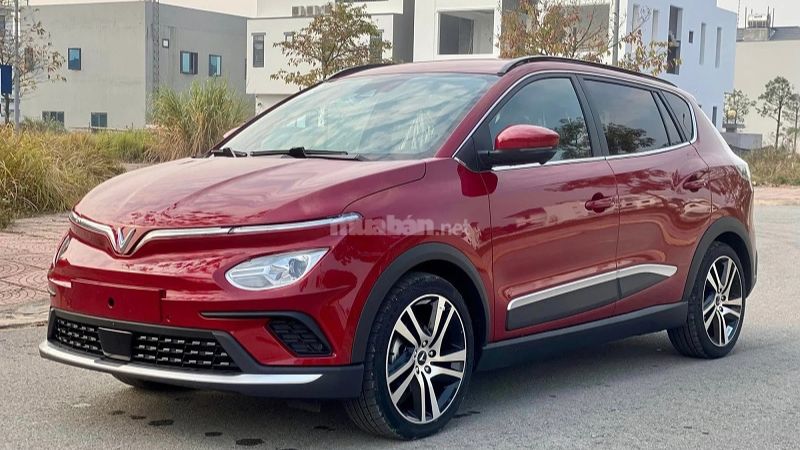 Giá xe Vinfast VF e34: Giá lăn bánh và niêm yết cập nhật 2025 Tay nắm cửa và gương đều được làm cùng màu với thân xe