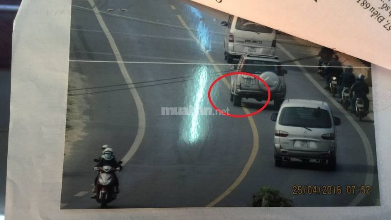 Lỗi đè vạch ô tô phạt bao nhiêu? Cập nhật quy định mới nhất Lỗi đè vạch ô tô xảy ra khá phổ biến