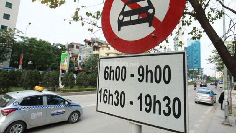 Lỗi đi vào đường cấm ô tô phạt bao nhiêu? Cập nhật quy định 2025 Lỗi đi vào đường cấm ô tô phạt bao nhiêu?