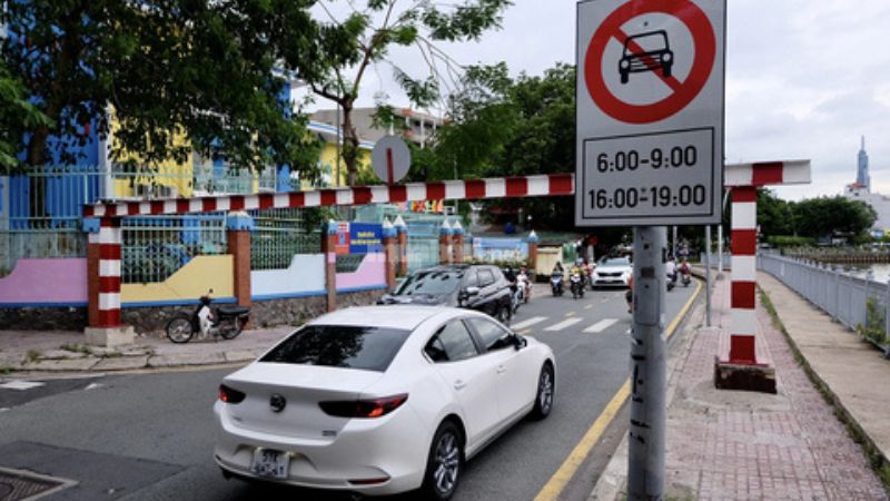 Lỗi đi vào đường cấm ô tô phạt bao nhiêu? Cập nhật quy định 2025 Tuyến phố giờ cấm theo khung giờ