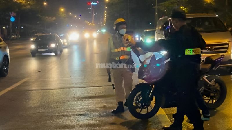 Lỗi không bật đèn xe máy bị phạt bao nhiêu? Cập nhật mới nhất 2025 Lỗi không bật đèn xe máy bị phạt bao nhiêu?