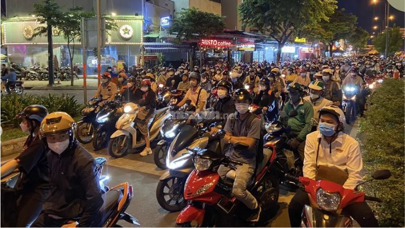 Lỗi không bật đèn xe máy bị phạt bao nhiêu? Cập nhật mới nhất 2025 Quy định bật đèn xe máy mới nhất 2025