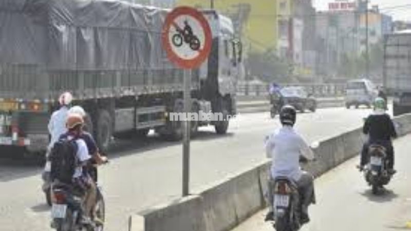 Sai làn đường