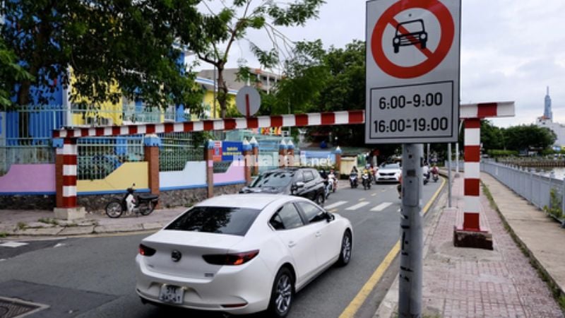 Lỗi đi vào đường cấm xe máy phạt bao nhiêu? Cấm theo khung giờ