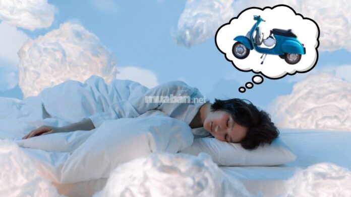 Nằm mơ thấy mình đang chạy xe máy là điềm gì? Liên quan con số nào?