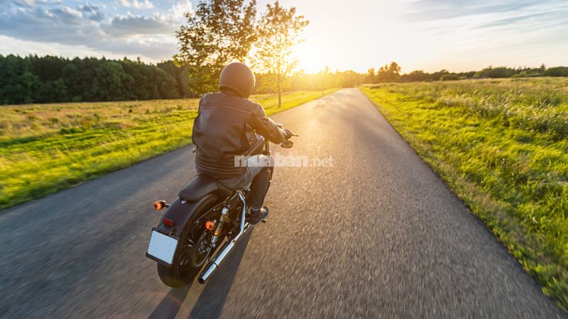 Nằm mơ thấy mình đang chạy xe máy là điềm gì? Liên quan con số nào? Giải mã chi tiết những giấc mơ liên quan đến xe máy