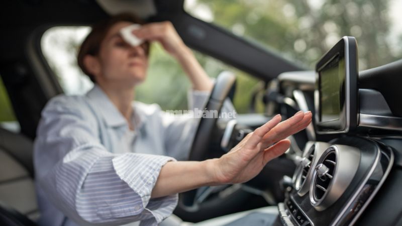 Mơ thấy ngồi trên xe ô tô là điềm gì? Luận giải con số may mắn Mơ thấy ngồi trong xe ô tô nóng bức