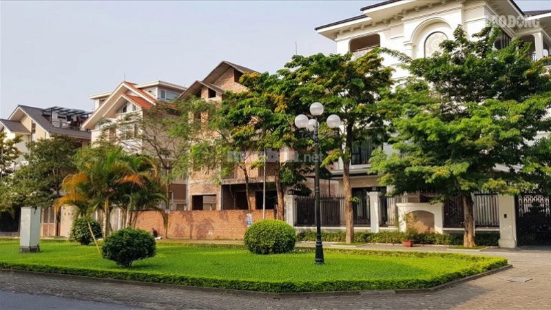 Giá bán tại khu đô thị Việt Hưng sẽ tùy thuộc vào loại hình và vị trí bất động sản cụ thể