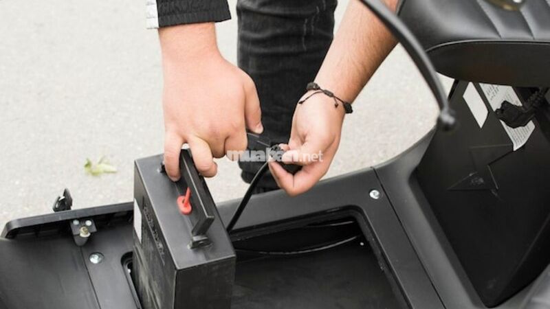 Sạc pin có khói, mùi hôi, mùi khét hoặc có tiếng lạ