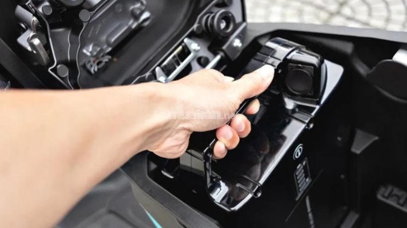 Sạc pin xe máy điện đúng cách