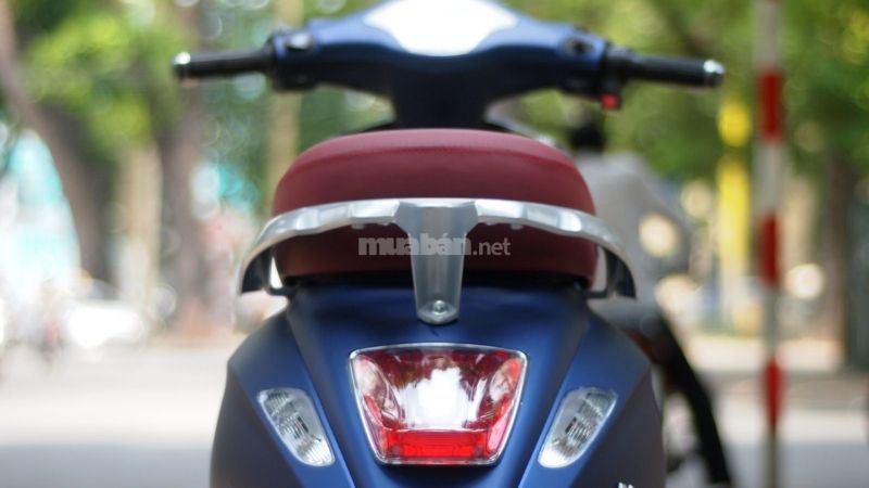 Trang bị an toàn trên xe máy điện Vespa Napoli