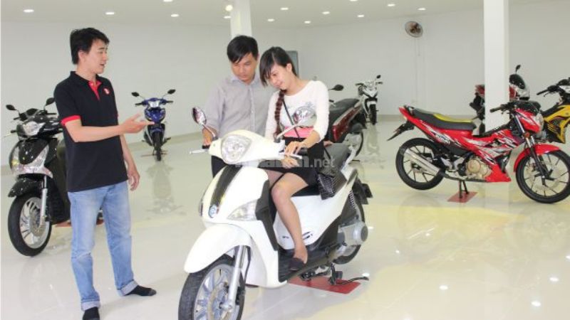 Giữ thái độ thân thiện và kiên nhẫn khi giao dịch