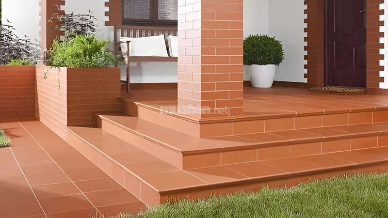 Bậc tam cấp lót gạch tạo sự cổ điển