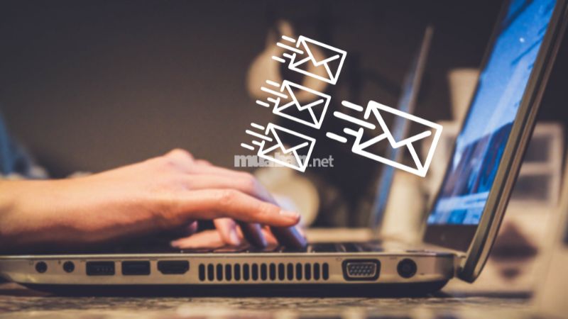 Một email rõ ràng, lịch sự và nhấn mạnh được những thành tựu nổi bật sẽ giúp cấp trên dễ dàng nhìn thấy giá trị mà bạn mang lại