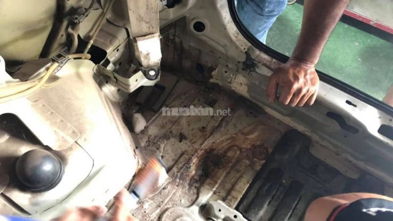 Nhận biết xe ô tô bị tai nạn bằng cách kiểm tra phần thân xe khi mua xe cũ