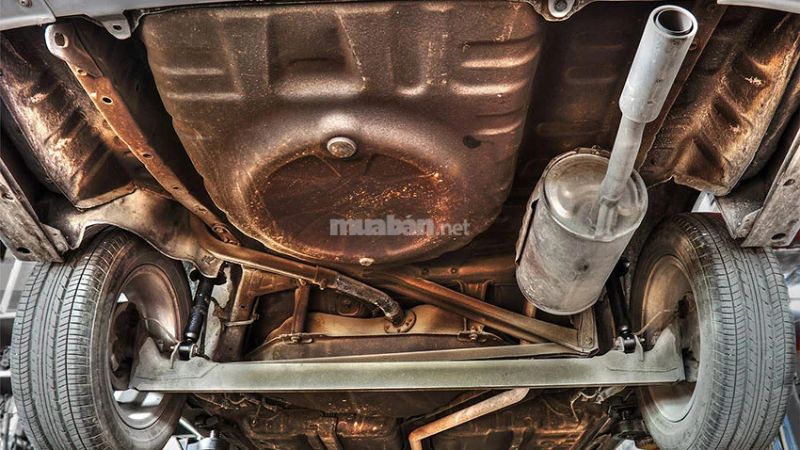 Quan sát các chi tiết gỉ sét để biết ô tô có bị ngập nước không