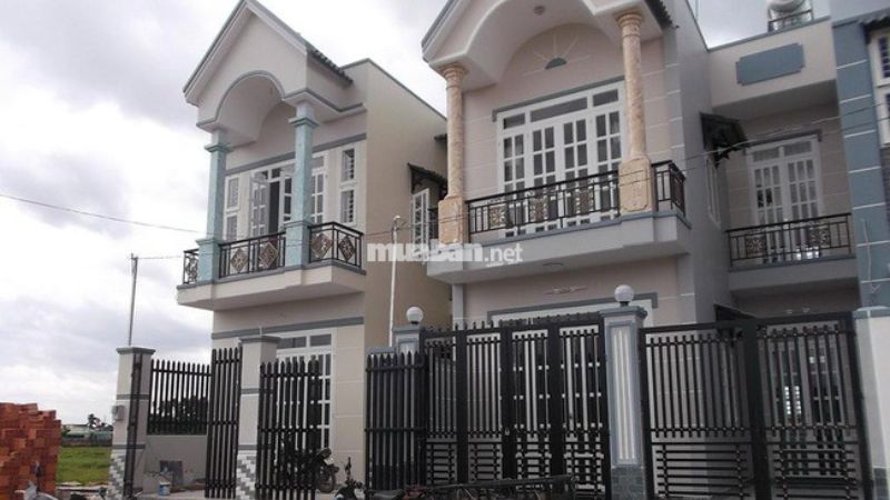 Nhà riêng lẻ thường là nhà độc lập hoặc liền kề, được xây dựng, có đất riêng biệt