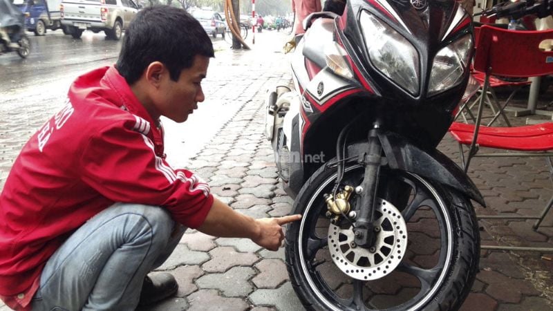 Định giá xe máy cũ dựa vào phụ tùng hỏng hóc