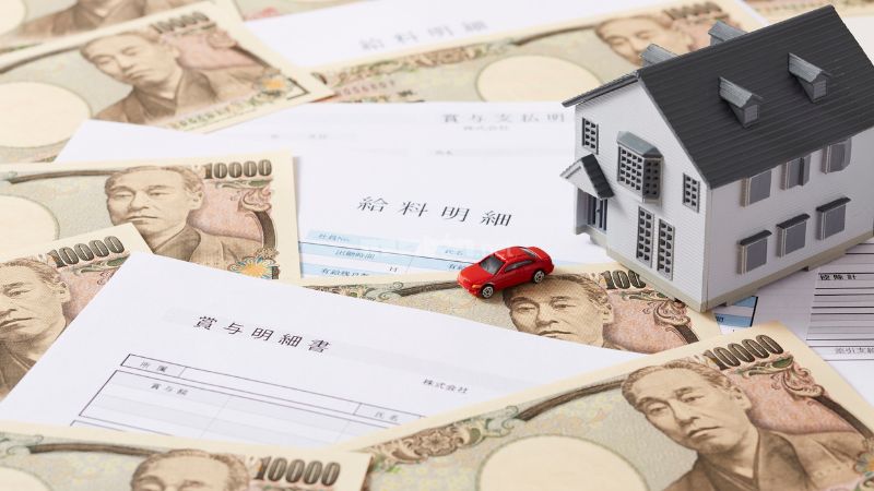 Tài sản được hiểu là vật, tiền, giấy tờ có giá và quyền tài sản.