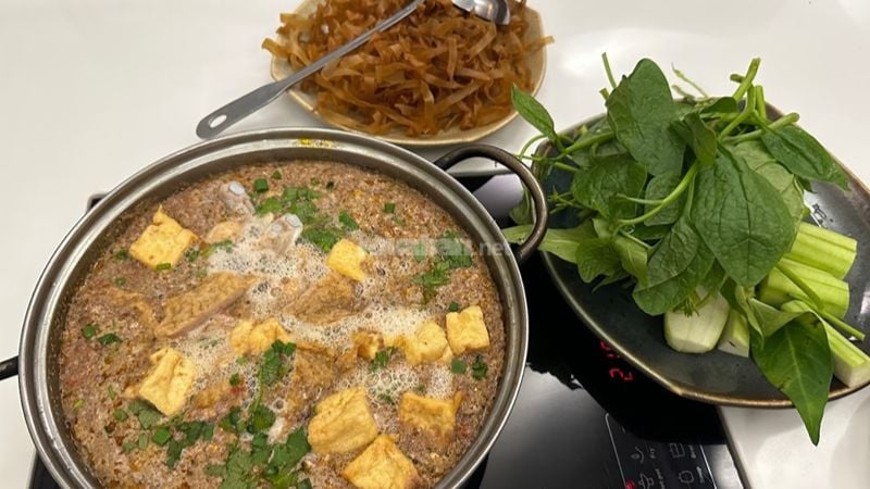 Lẩu riêu cua thơm ngon, hấp dẫn tại Quán Lẩu giấm bỗng