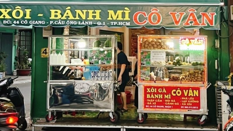 Xôi bánh mì Cô Vân thu hút khách trong và ngoài nước
