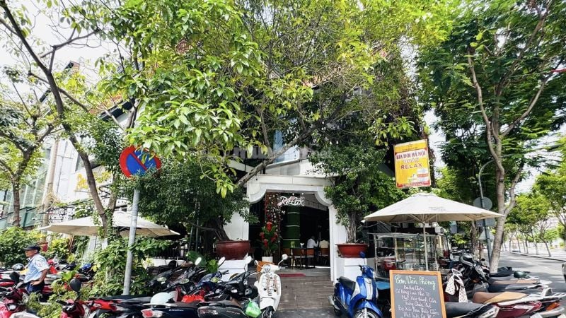 Relax Cafe là “ốc đảo xanh” giữa phố thị