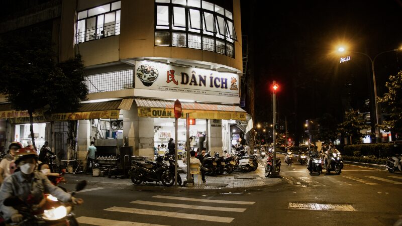 Không gian bên ngoài của quán Lẩu cá Dân Ích ( Nguồn: Internet)