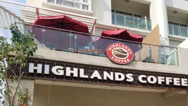 Không gian bên ngoài Highland Coffee (Nguồn: Internet)