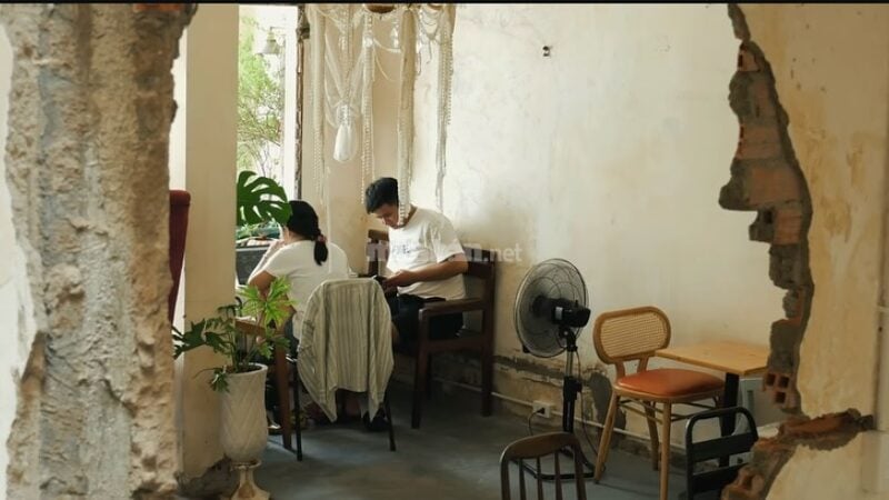 The 25th Hour Coffee nổi bật với cà phê rang xay thủ công