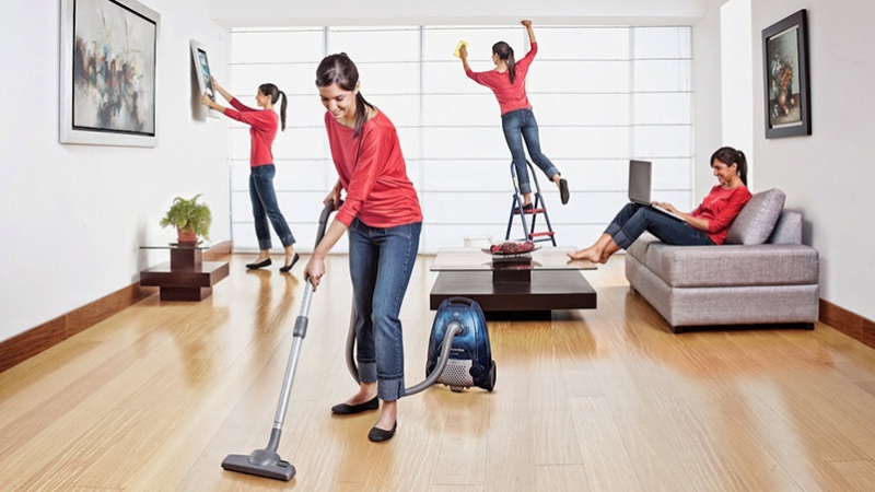 Nhiều gia đình tuyển dụng nhân viên dọn dẹp thời vụ để tân trang lại nhà cửa dịp Tết đến