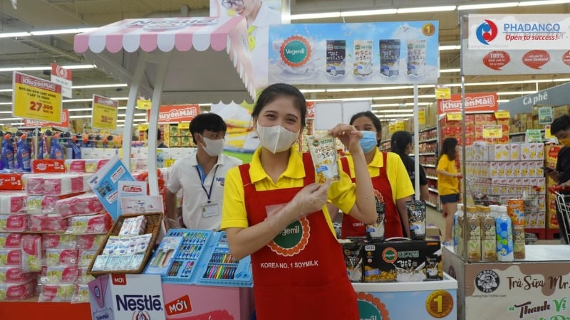 PG là người tư vấn quảng bá sản phẩm, ưu đãi đến khách hàng