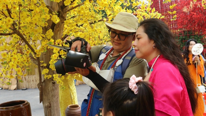 Chụp ảnh ngoại cảnh được các studio tuyển dụng phổ biến dịp Tết