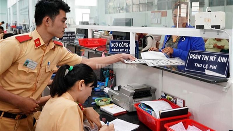 Ngoài lệ phí trước bạ, bạn nên tham khảo thêm các khoản phí khác khi mua bán xe máy cũ