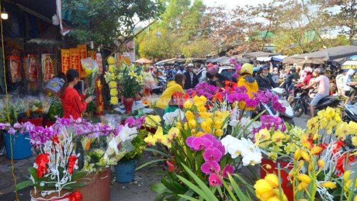 Tết bán gì kiếm lời nhất (Nguồn: Dân Việt)